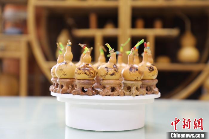 賭波：河北冀州葫蘆烙畫藝人方寸間烙出“非遺之花”